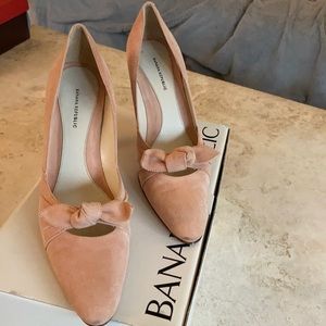 Banana Republic pink suede heels 7.5